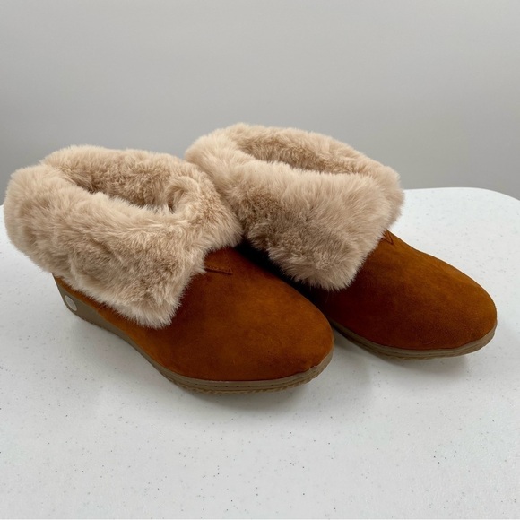 NWOB David Tate Caramel Leather Upper Suede Tan "Fur" Slip On Warm Bootie Shoes - Picture 1 of 7